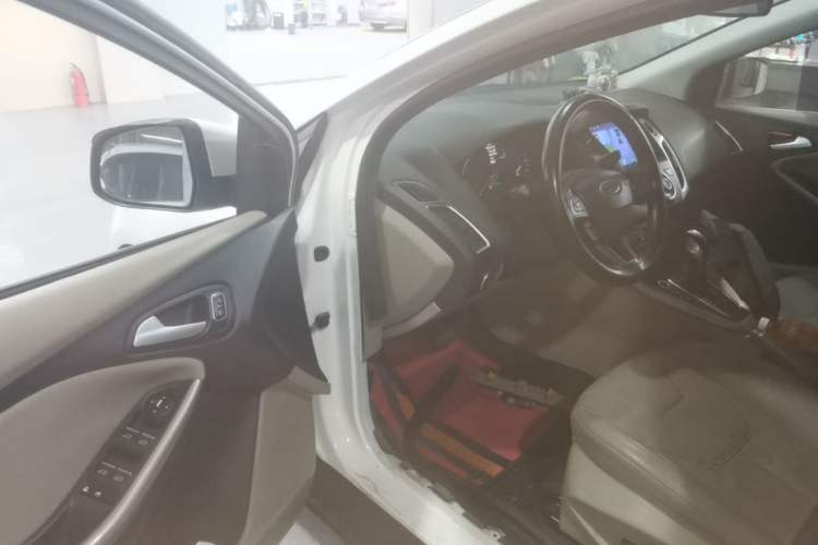 Used Ford Focus 2015 Sedan EcoBoost 180 Automatic Flagship Model Driver Seat