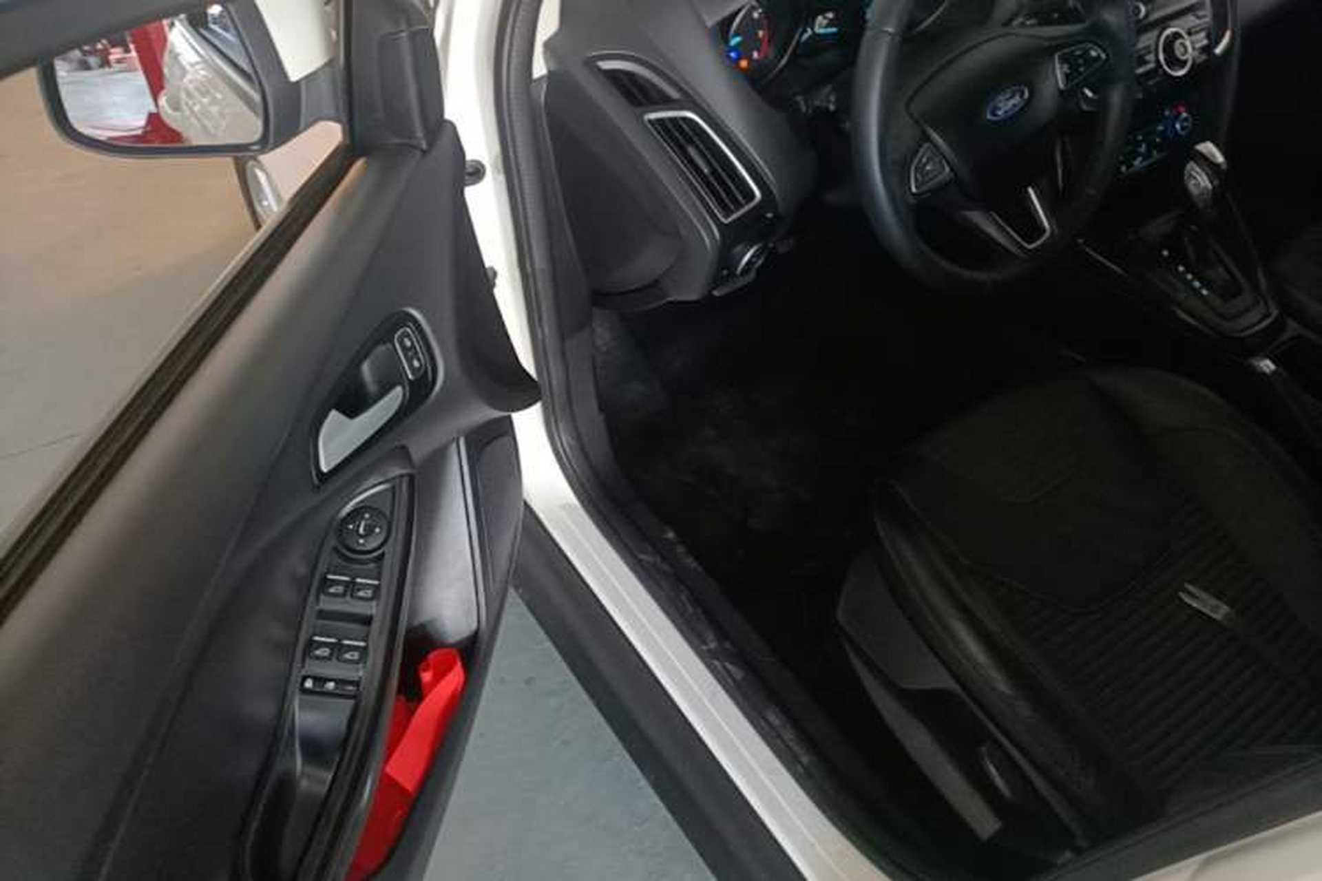Used Ford Focus 2015 Hatchback 1.6L Automatic Fashion Edition Driver Seat