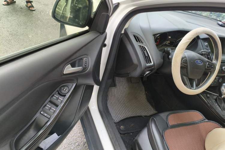 Used Ford Focus 2015 Sedan EcoBoost 180 Automatic Elite Model Driver Seat