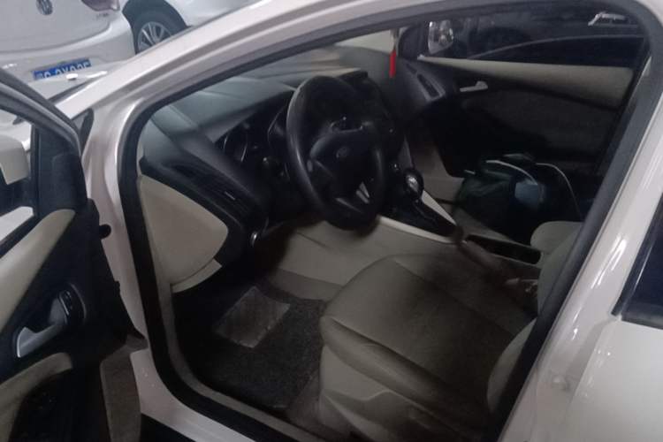 Used Ford Focus 2015 Sedan 1.6L Automatic Comfort Model Driver Seat