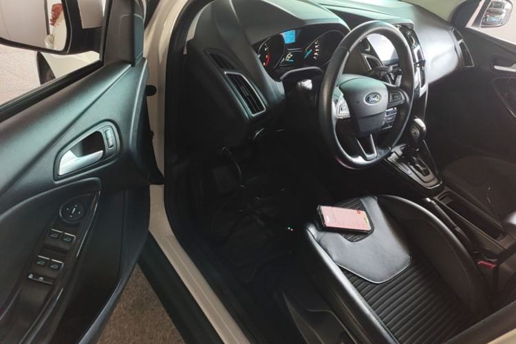 Used Ford Focus 2015 Hatchback 1.6L Automatic Fashion Edition Driver Seat