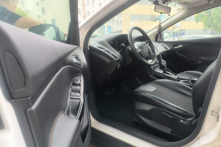 Used Ford Focus 2015 Hatchback 1.6L Automatic Fashion Edition Driver Seat