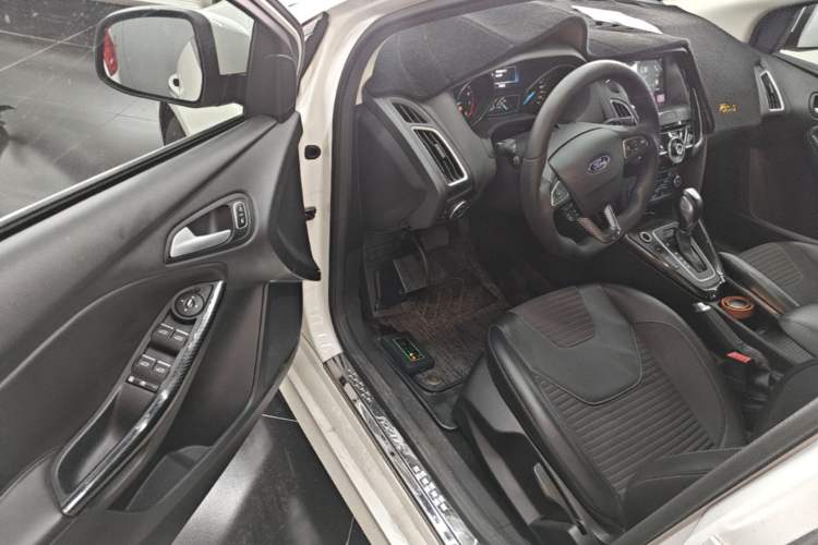 Used Ford Focus 2015 Hatchback EcoBoost 180 Automatic Sport Model Driver Seat