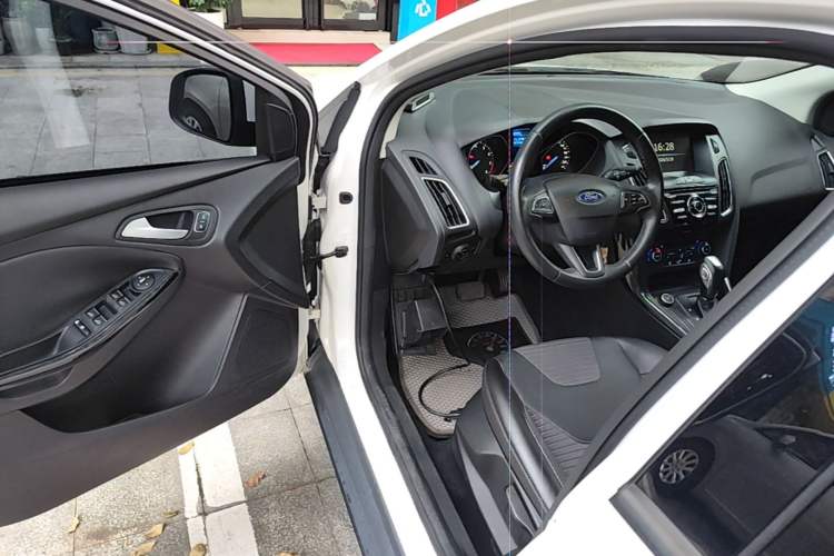 Used Ford Focus 2015 Hatchback 1.6L Automatic Fashion Edition Driver Seat