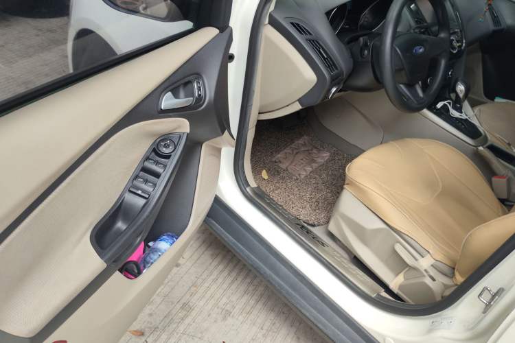 Used Ford Focus 2015 Sedan 1.6L Automatic Comfort Model Driver Seat
