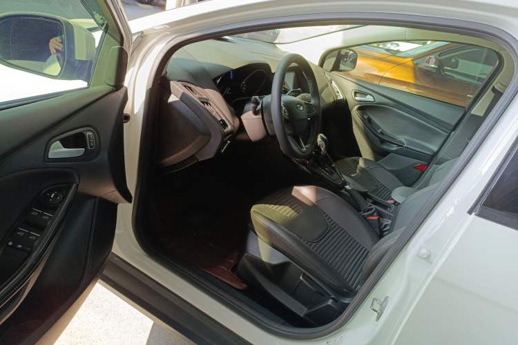 Used Ford Focus 2015 Hatchback 1.6L Automatic Fashion Edition Driver Seat