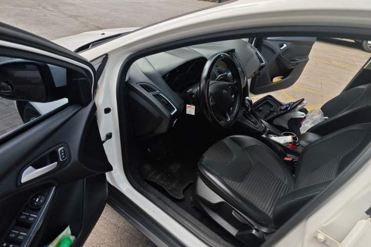 Used Ford Focus 2015 Sedan EcoBoost 180 Automatic Elite Model Driver Seat