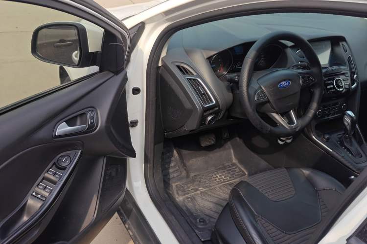 Used Ford Focus 2015 Hatchback 1.6L Automatic Fashion Edition Driver Seat