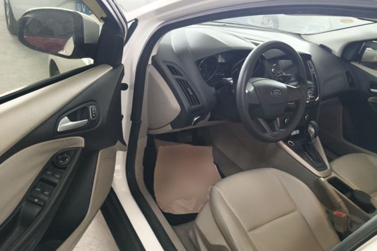 Used Ford Focus 2015 Sedan 1.6L Automatic Comfort Model Driver Seat
