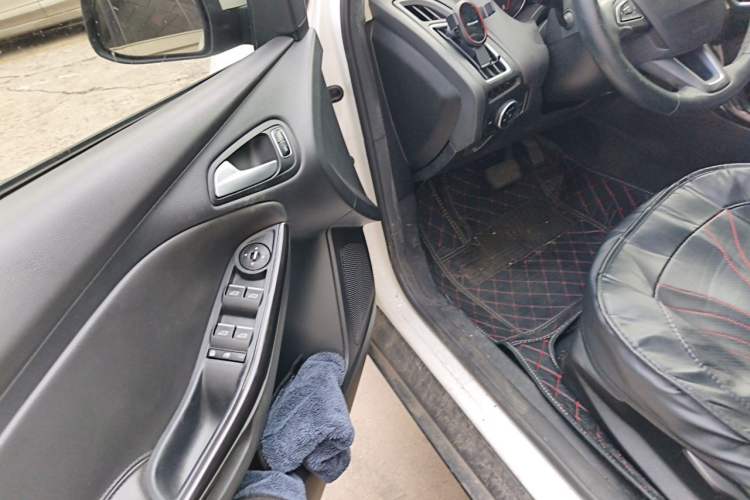 Used Ford Focus 2015 Hatchback 1.6L Automatic Fashion Edition Driver Seat