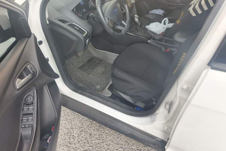 Used Ford Focus 2015 Hatchback 1.6L Automatic Fashion Edition Driver Seat