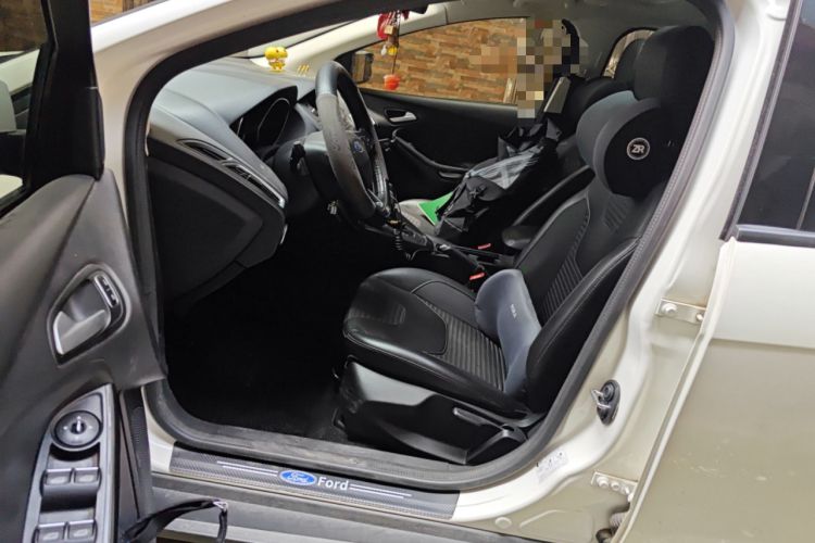 Used Ford Focus 2015 Sedan EcoBoost 125 Automatic Supreme Style Edition Driver Seat