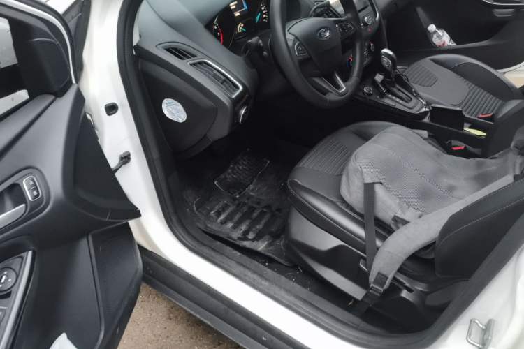 Used Ford Focus 2015 Sedan EcoBoost 180 Automatic Elite Model Driver Seat