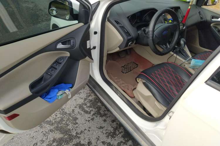 Used Ford Focus 2015 Sedan 1.6L Automatic Comfort Model Driver Seat