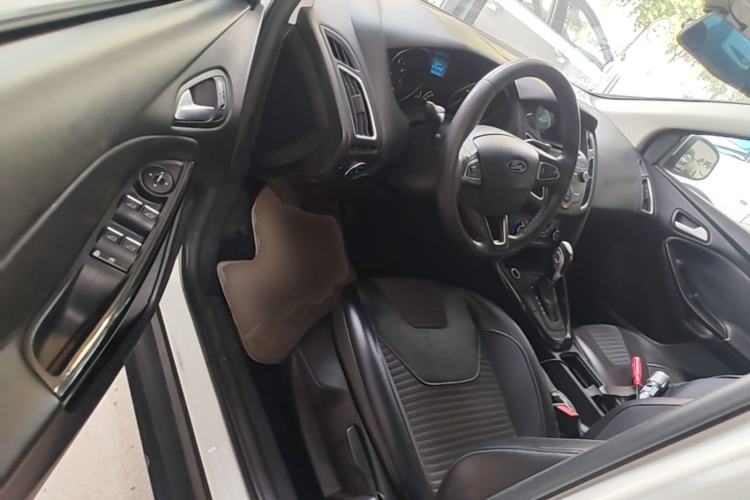 Used Ford Focus 2015 Sedan EcoBoost 125 Automatic Supreme Style Edition Driver Seat