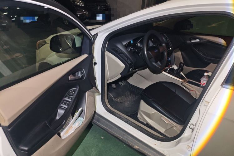 Used Ford Focus 2015 Sedan 1.6L Manual Comfort Model Driver Seat