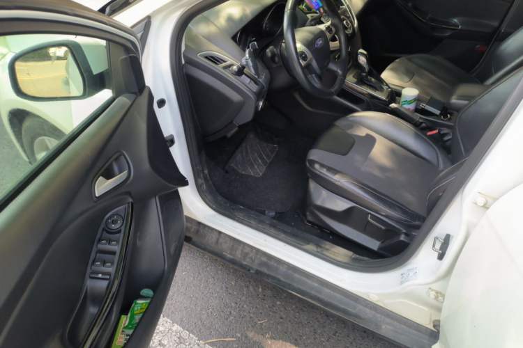 Used Ford Focus 2015 Hatchback 1.6L Automatic Fashion Edition Driver Seat