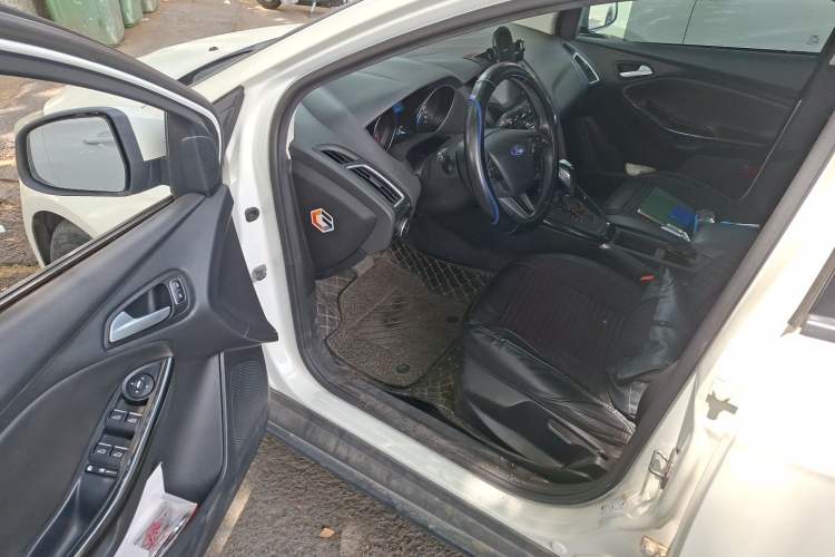 Used Ford Focus 2015 Sedan EcoBoost 125 Automatic Supreme Style Edition Driver Seat