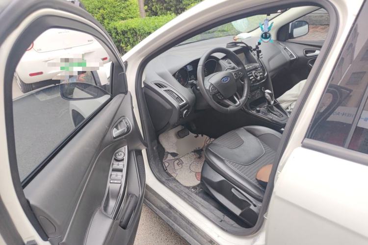 Used Ford Focus 2015 Sedan EcoBoost 125 Automatic Supreme Style Edition Driver Seat