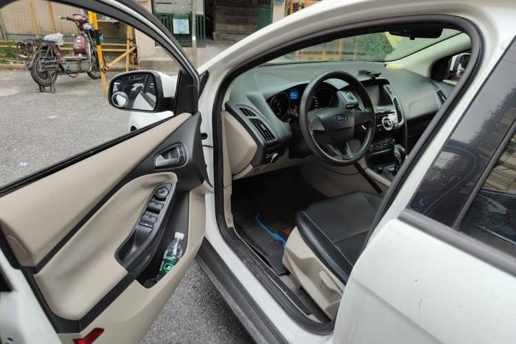Used Ford Focus 2015 Sedan 1.6L Automatic Comfort Model Driver Seat