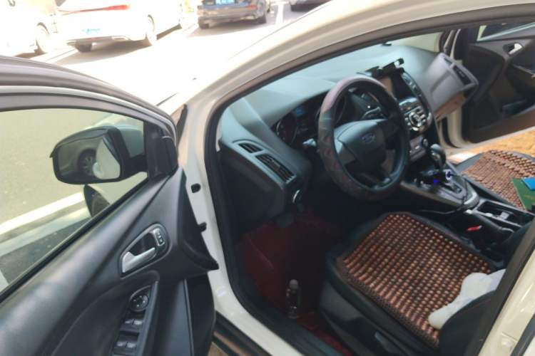 Used Ford Focus 2015 Hatchback 1.6L Automatic Comfort Model Driver Seat