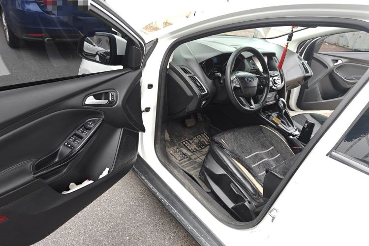 Used Ford Focus 2015 Hatchback 1.6L Automatic Fashion Edition Driver Seat
