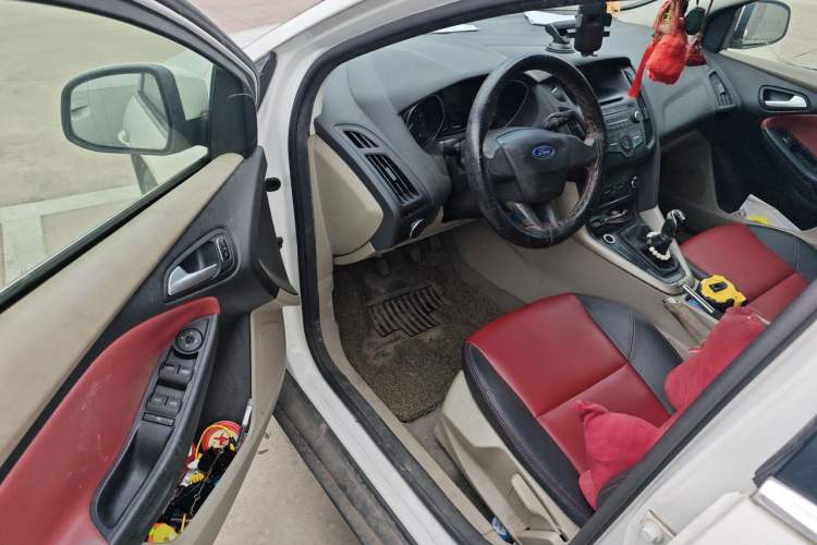 Used Ford Focus 2015 Sedan 1.6L Manual Comfort Model Driver Seat