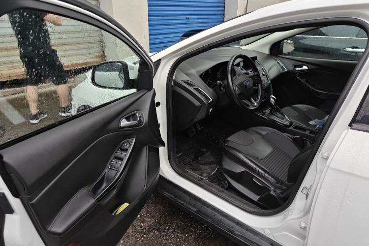 Used Ford Focus 2015 Hatchback 1.6L Automatic Fashion Edition Driver Seat