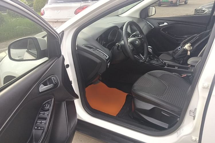Used Ford Focus 2015 Hatchback 1.6L Automatic Fashion Edition Driver Seat