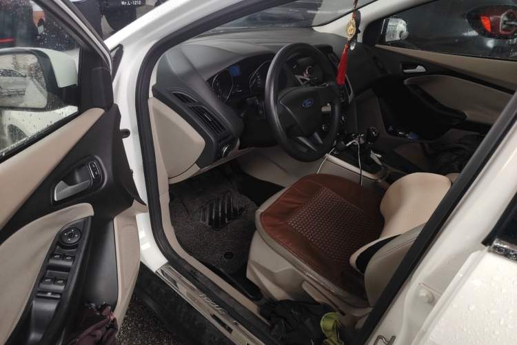 Used Ford Focus 2015 Sedan 1.6L Manual Comfort Model Driver Seat