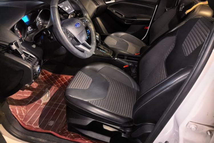 Used Ford Focus 2015 Hatchback 1.6L Automatic Fashion Edition Driver Seat