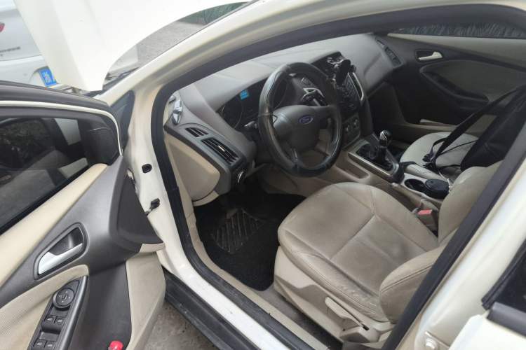 Used Ford Focus 2015 Sedan 1.6L Manual Comfort Model Driver Seat