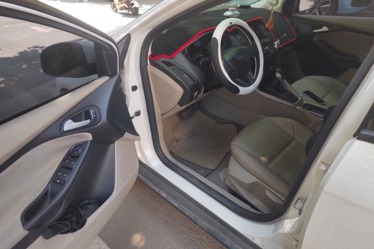 Used Ford Focus 2015 Sedan 1.6L Automatic Comfort Model Driver Seat