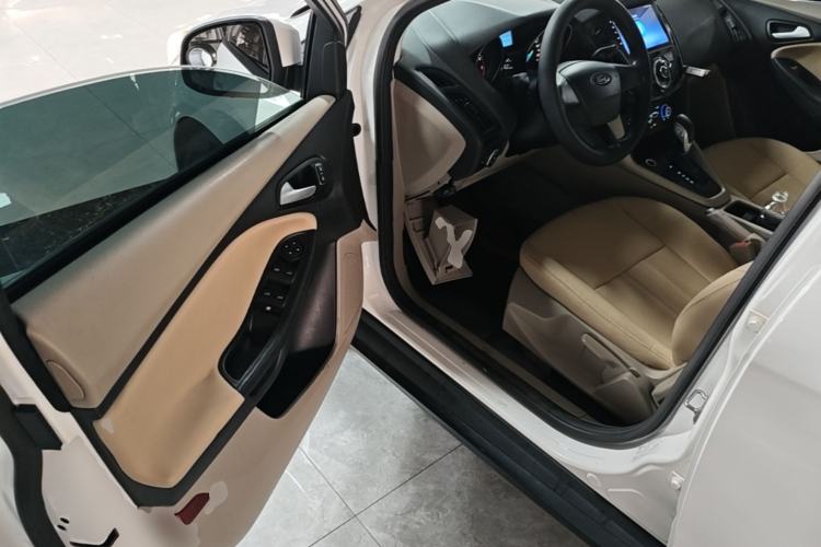Used Ford Focus 2015 Sedan 1.6L Automatic Comfort Model Driver Seat