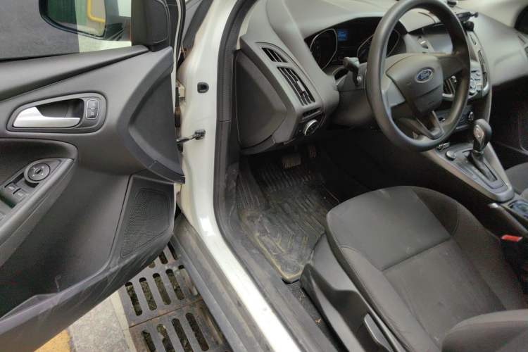 Used Ford Focus 2015 Hatchback 1.6L Automatic Comfort Model Driver Seat