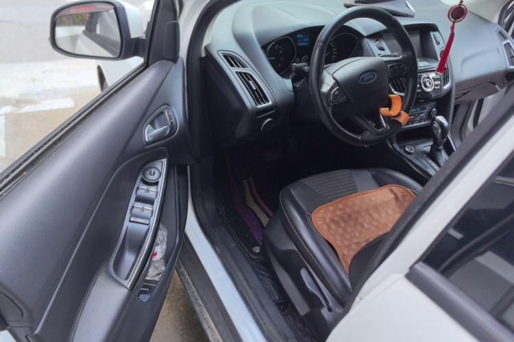 Used Ford Focus 2015 Hatchback 1.6L Automatic Fashion Edition Driver Seat
