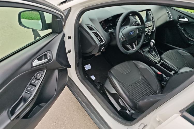 Used Ford Focus 2015 Hatchback 1.6L Automatic Fashion Edition Driver Seat