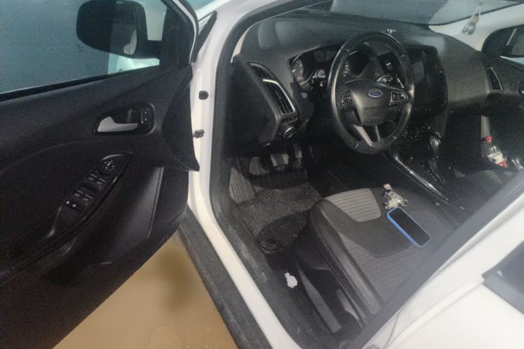 Used Ford Focus 2015 Hatchback 1.6L Automatic Fashion Edition Driver Seat