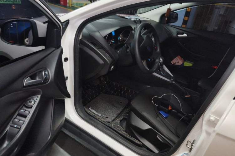 Used Ford Focus 2015 Hatchback 1.6L Automatic Comfort Model Driver Seat