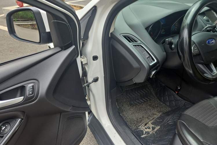 Used Ford Focus 2015 Sedan 1.6L Automatic Trend Model Driver Seat