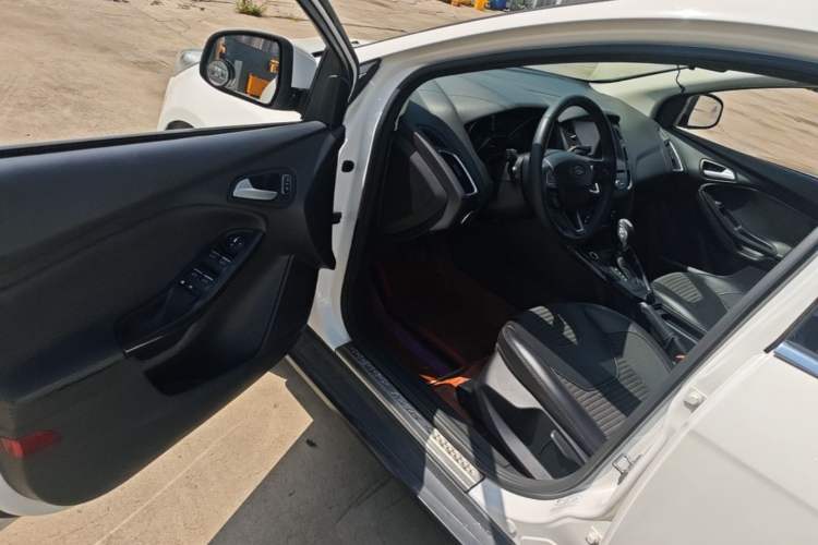 Used Ford Focus 2015 Sedan EcoBoost 180 Automatic Elite Model Driver Seat