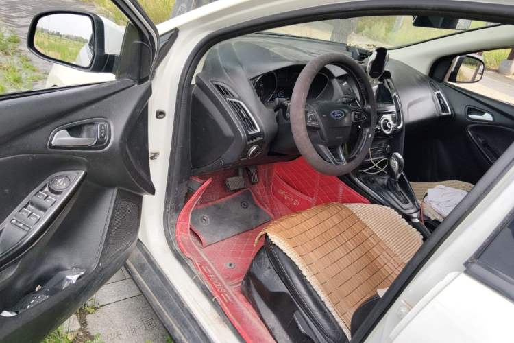 Used Ford Focus 2015 Hatchback 1.6L Automatic Fashion Edition Driver Seat