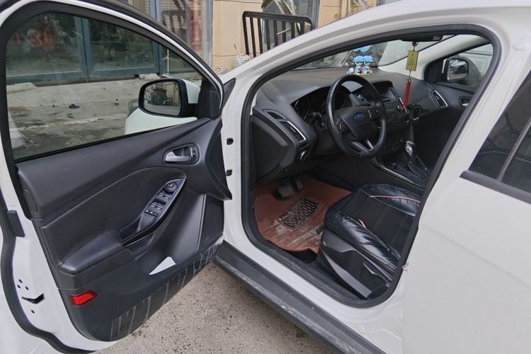 Used Ford Focus 2015 Hatchback 1.6L Automatic Fashion Edition Driver Seat