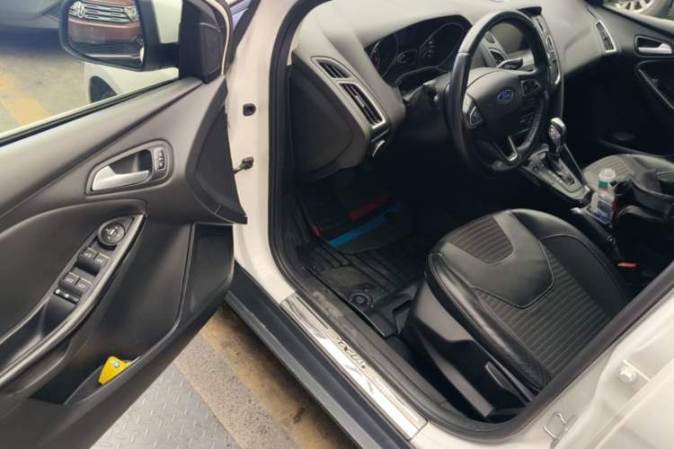 Used Ford Focus 2015 Sedan EcoBoost 180 Automatic Elite Model Driver Seat