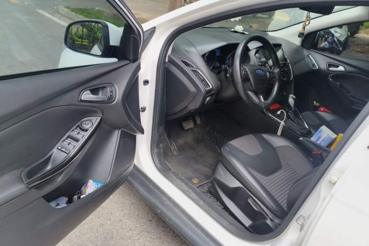 Used Ford Focus 2015 Hatchback 1.6L Automatic Fashion Edition Driver Seat