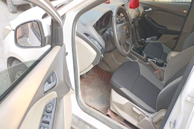 Used Ford Focus 2015 Sedan 1.6L Manual Comfort Model Driver Seat