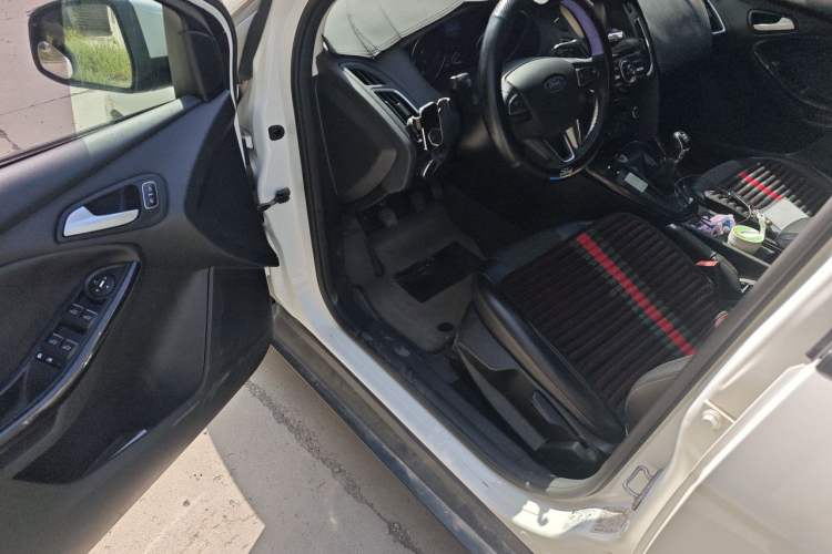Used Ford Focus 2015 Hatchback 1.6L Manual Fashion Edition Driver Seat