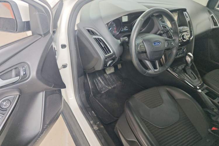 Used Ford Focus 2015 Hatchback 1.6L Automatic Fashion Edition Driver Seat