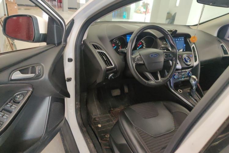 Used Ford Focus 2015 Hatchback 1.6L Automatic Fashion Edition Driver Seat