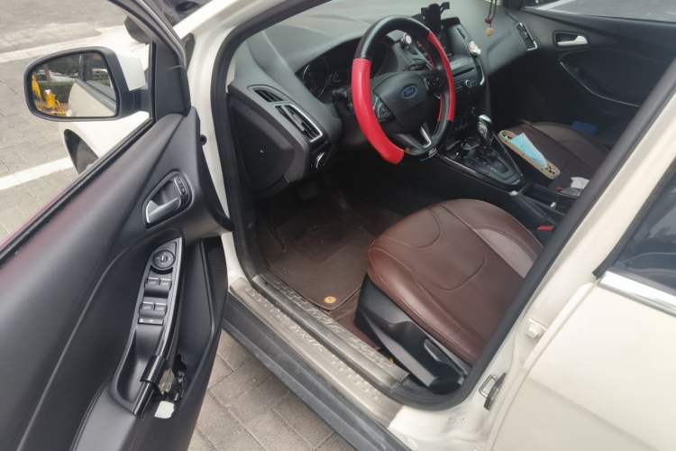 Used Ford Focus 2015 Sedan EcoBoost 180 Automatic Elite Model Driver Seat